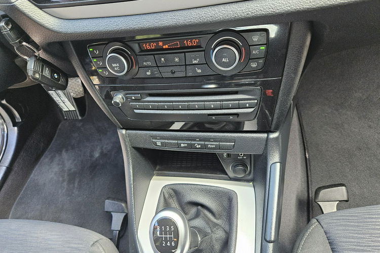 BMW X1 4x4 / Nawigacja / Podgrzewane fotele / Klimatronik zdjęcie 10