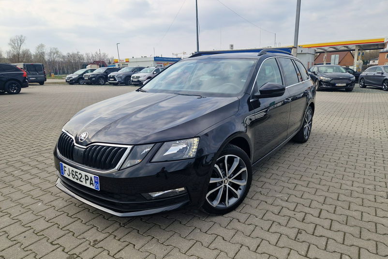 samochód osobowy Skoda zdjęcie 1