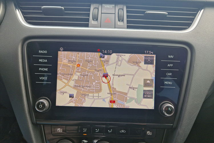 Skoda Octavia Stan BDB DSG Panorama Bogate wyposażenie zdjęcie 19