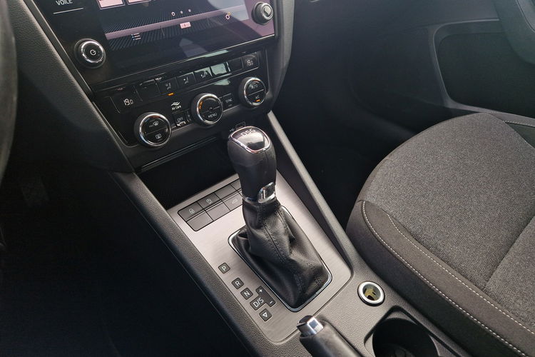 Skoda Octavia Stan BDB DSG Panorama Bogate wyposażenie zdjęcie 23
