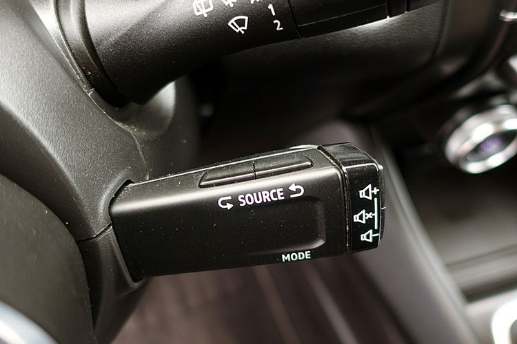 Renault Captur AUTOMAT Led+Kamera 360+Navi+BLIS 3Lata GWARANCJI 1wł Kraj Bezwypadkowy 4x2 zdjęcie 17
