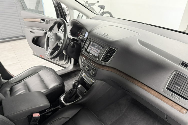 Volkswagen Sharan 2.0 TDI 177PS+DSG"KARAT Exclusive"7-Osobowy BiXenon NAVI DYNAUDIO HiFi zdjęcie 28