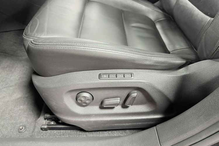 Volkswagen Sharan 2.0 TDI 177PS+DSG"KARAT Exclusive"7-Osobowy BiXenon NAVI DYNAUDIO HiFi zdjęcie 39