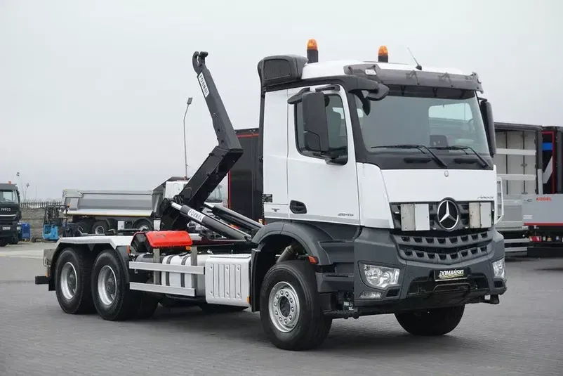 samochód ciężarowy Mercedes zdjęcie 1
