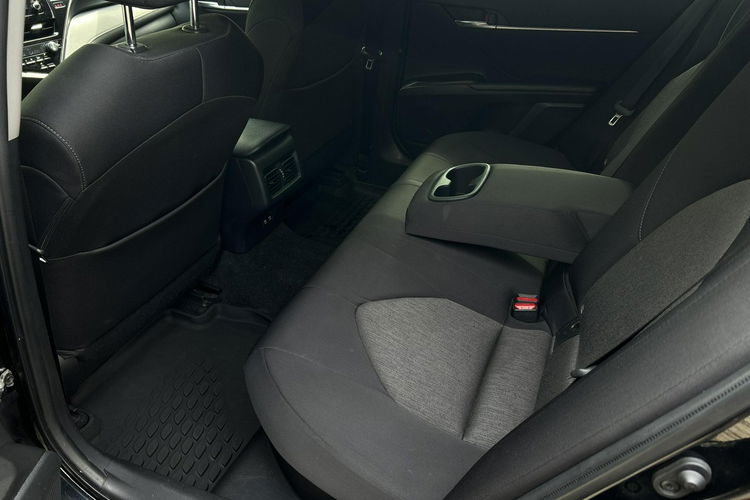 Toyota Camry 2.5 HYBRID 218KM COMFORT, salon Polska, gwarancja, FV23% zdjęcie 10