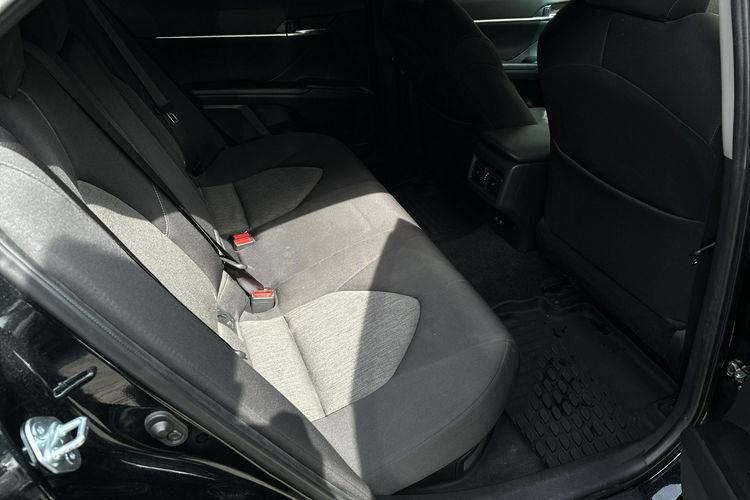Toyota Camry 2.5 HYBRID 218KM COMFORT, salon Polska, gwarancja, FV23% zdjęcie 12