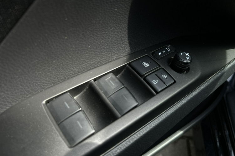 Toyota Camry 2.5 HYBRID 218KM COMFORT, salon Polska, gwarancja, FV23% zdjęcie 14