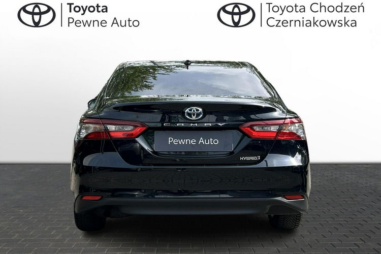 Toyota Camry 2.5 HYBRID 218KM COMFORT, salon Polska, gwarancja, FV23% zdjęcie 4