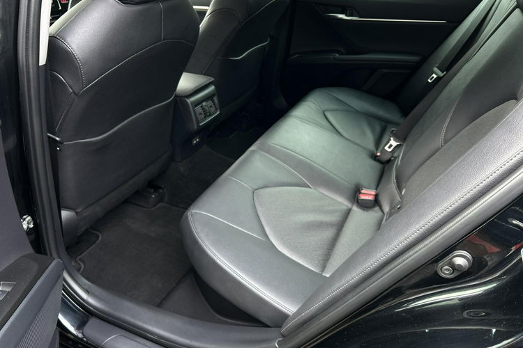Toyota Camry 2.5 HYBRID 218KM COMFORT BUSINESS, salon Polska, gwarancja, FV23% zdjęcie 10
