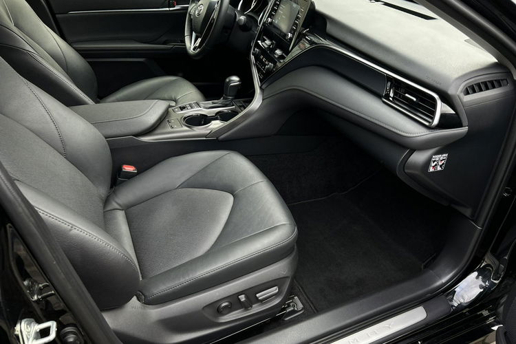 Toyota Camry 2.5 HYBRID 218KM COMFORT BUSINESS, salon Polska, gwarancja, FV23% zdjęcie 13