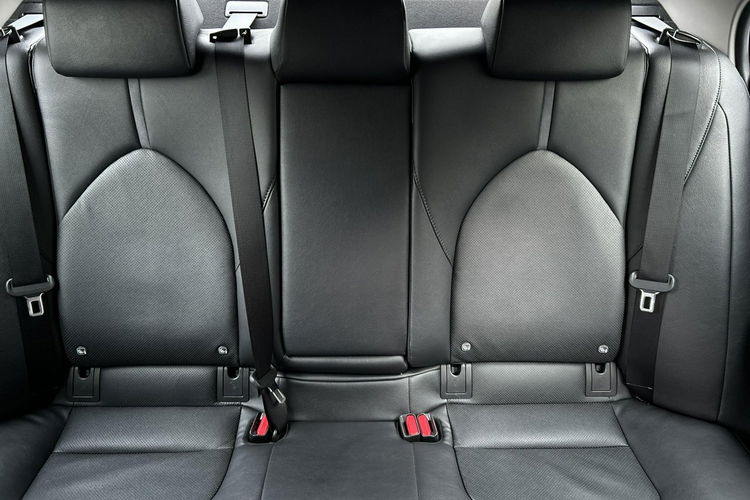 Toyota Camry 2.5 HYBRID 218KM COMFORT BUSINESS, salon Polska, gwarancja, FV23% zdjęcie 18