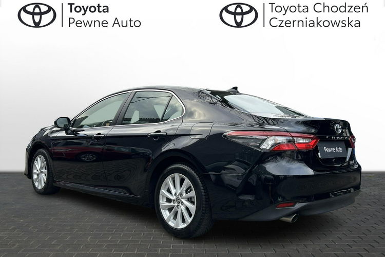 Toyota Camry 2.5 HYBRID 218KM COMFORT BUSINESS, salon Polska, gwarancja, FV23% zdjęcie 3