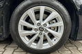 samochód osobowy Toyota zdjęcie 33