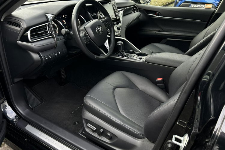 Toyota Camry 2.5 HYBRID 218KM COMFORT BUSINESS, salon Polska, gwarancja, FV23% zdjęcie 9