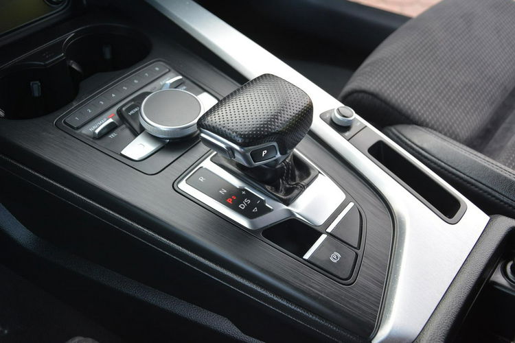 Audi A4 S-Line Virtual Cockpit Klimatronic Skóry Ledy Navi 2xParktr. el.klapa zdjęcie 32