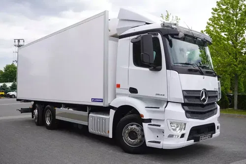 Mercedes Antos 2543 / NOWA Chłodnia Lamberet / 160 tys. km / 3. oś skrętna