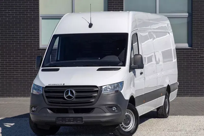 samochód dostawczy Mercedes zdjęcie 1