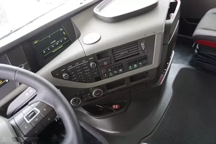 Volvo FH / 460 / EURO 6 / ACC / NISKI / HYDRAULIKA zdjęcie 9