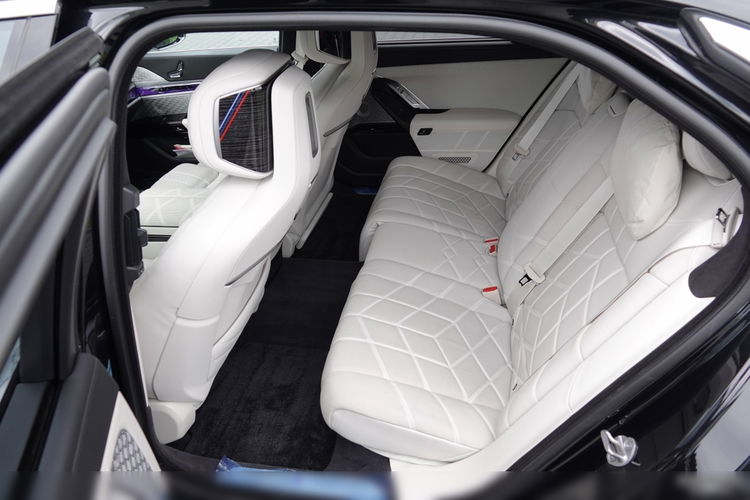 BMW 740 Lim 740 d xDrive M Sport zdjęcie 57