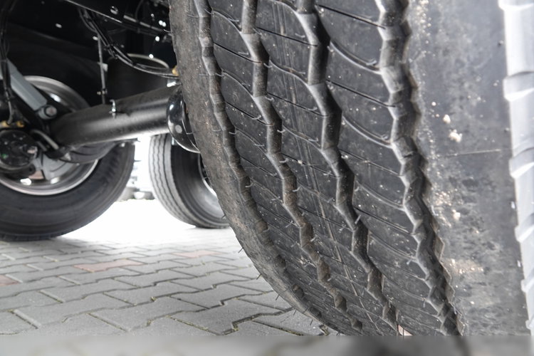 Wielton / WYWROTKA ALUMINIOWA 30 M3 / FABRYCZNIE NOWA 2025 ROK / ALUFELGI / BOGATE WYPOSAŻENIE / OŚ PODNOSZONA / SAF /  DOSTĘPNA OD RĘKI zdjęcie 17