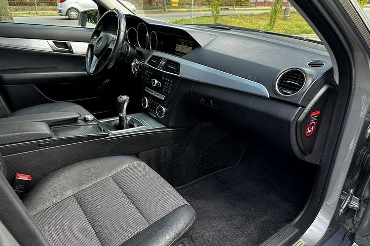 Mercedes C 220 Avantgarde LIFT Navi Gwarancja zdjęcie 12