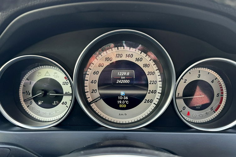 Mercedes C 220 Avantgarde LIFT Navi Gwarancja zdjęcie 18