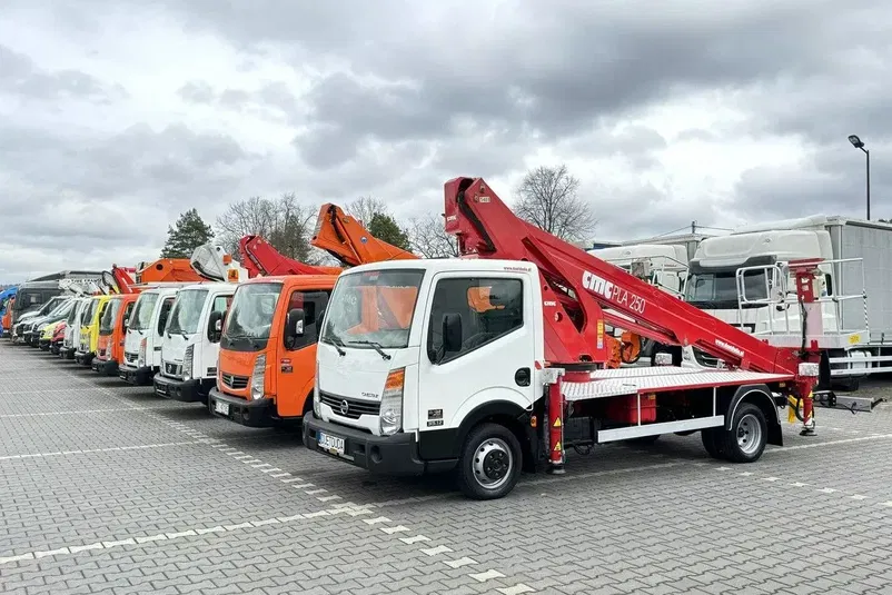 samochód dostawczy Nissan zdjęcie 1
