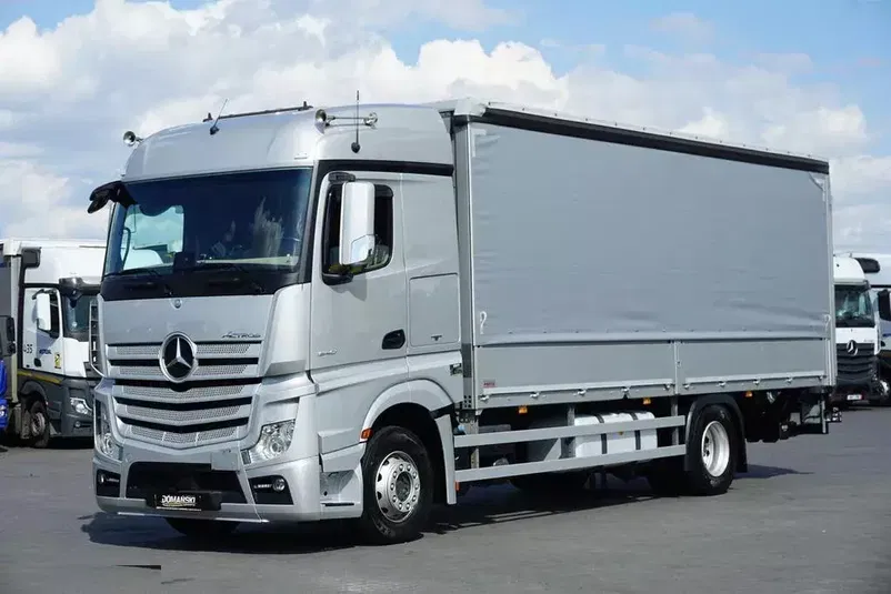 samochód ciężarowy Mercedes zdjęcie 1