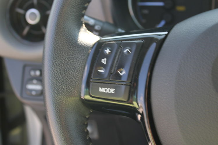 Toyota Yaris Hybrid Premium F-vat Salon Polska Gwarancja zdjęcie 16