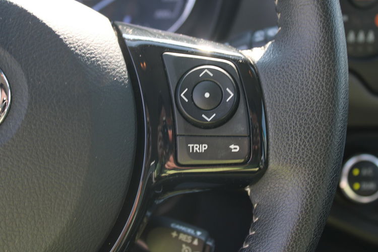 Toyota Yaris Hybrid Premium F-vat Salon Polska Gwarancja zdjęcie 17