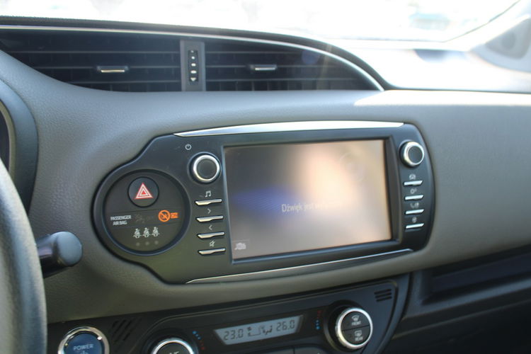 Toyota Yaris Hybrid Premium F-vat Salon Polska Gwarancja zdjęcie 19