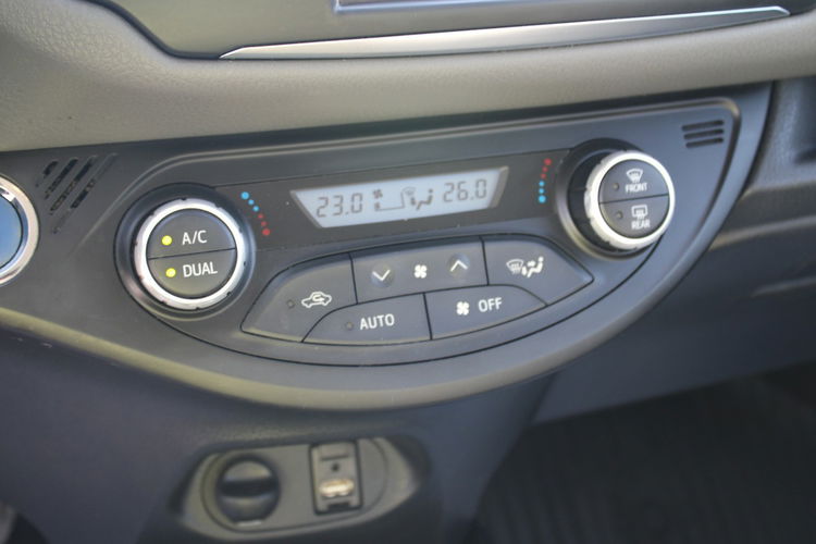 Toyota Yaris Hybrid Premium F-vat Salon Polska Gwarancja zdjęcie 21
