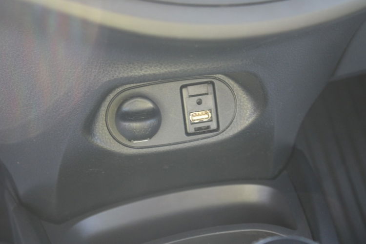 Toyota Yaris Hybrid Premium F-vat Salon Polska Gwarancja zdjęcie 22