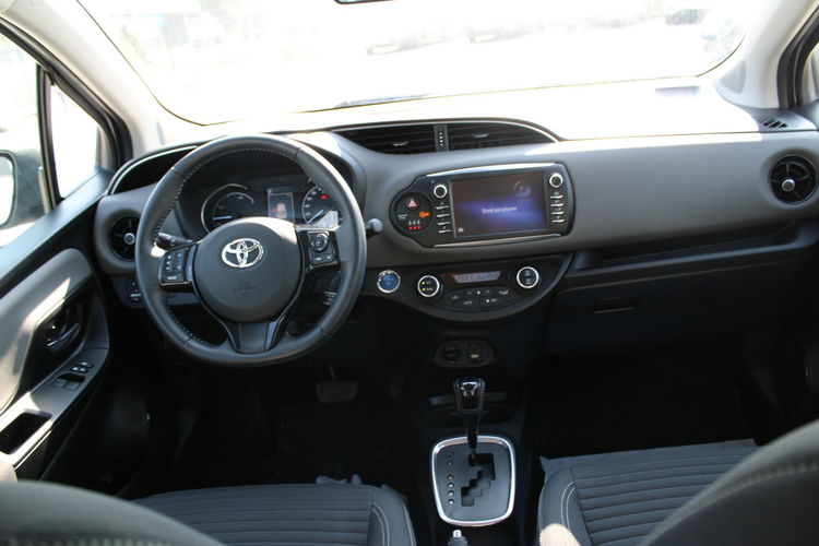 Toyota Yaris Hybrid Premium F-vat Salon Polska Gwarancja zdjęcie 26