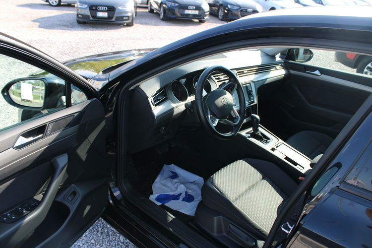 Volkswagen Passat ESSENCE LED F-vat Salon Polska Gwarancja zdjęcie 11
