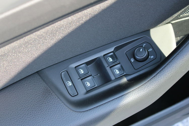 Volkswagen Passat ESSENCE LED F-vat Salon Polska Gwarancja zdjęcie 12