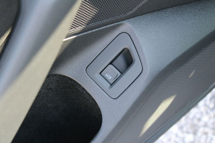 Volkswagen Passat ESSENCE LED F-vat Salon Polska Gwarancja zdjęcie 13