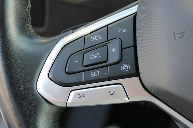 Volkswagen Passat ESSENCE LED F-vat Salon Polska Gwarancja zdjęcie 15