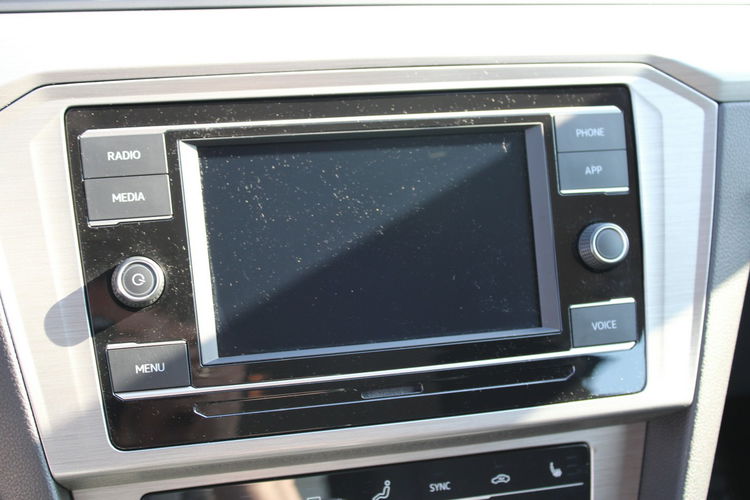 Volkswagen Passat ESSENCE LED F-vat Salon Polska Gwarancja zdjęcie 18