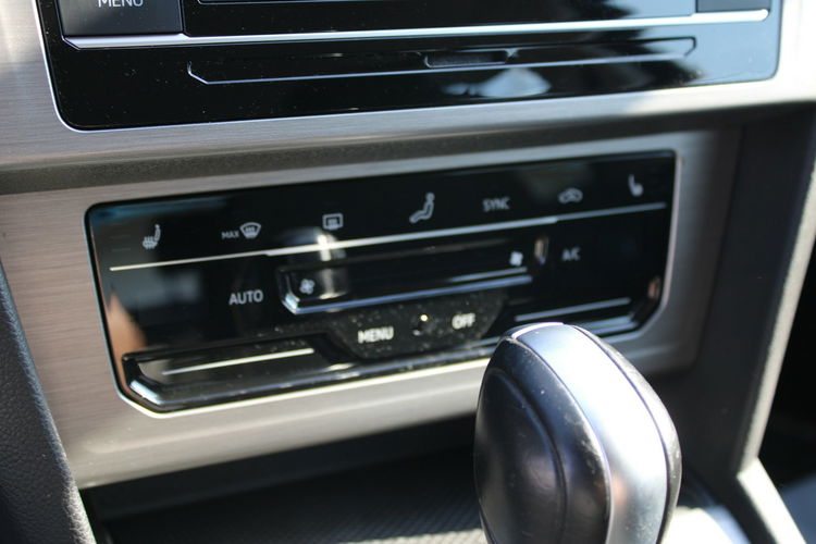 Volkswagen Passat ESSENCE LED F-vat Salon Polska Gwarancja zdjęcie 19