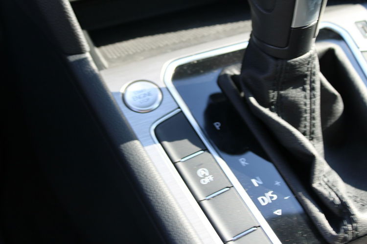 Volkswagen Passat ESSENCE LED F-vat Salon Polska Gwarancja zdjęcie 21