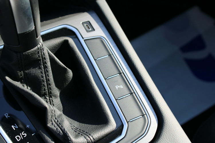 Volkswagen Passat ESSENCE LED F-vat Salon Polska Gwarancja zdjęcie 22