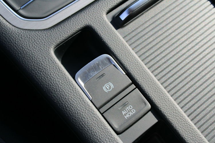 Volkswagen Passat ESSENCE LED F-vat Salon Polska Gwarancja zdjęcie 23