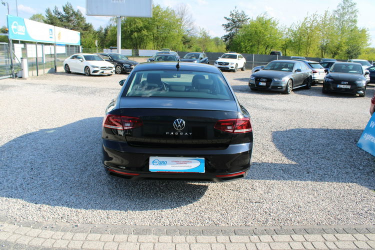 Volkswagen Passat ESSENCE LED F-vat Salon Polska Gwarancja zdjęcie 6