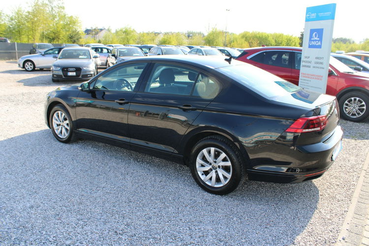 Volkswagen Passat ESSENCE LED F-vat Salon Polska Gwarancja zdjęcie 8