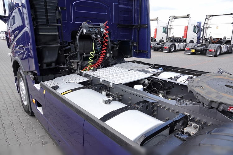 Volvo FH 500 / KLIMA POSTOJOWA / OPONY 100% / PO KONTRAKCIE SERWISOWYM / SPROWADZONY zdjęcie 14