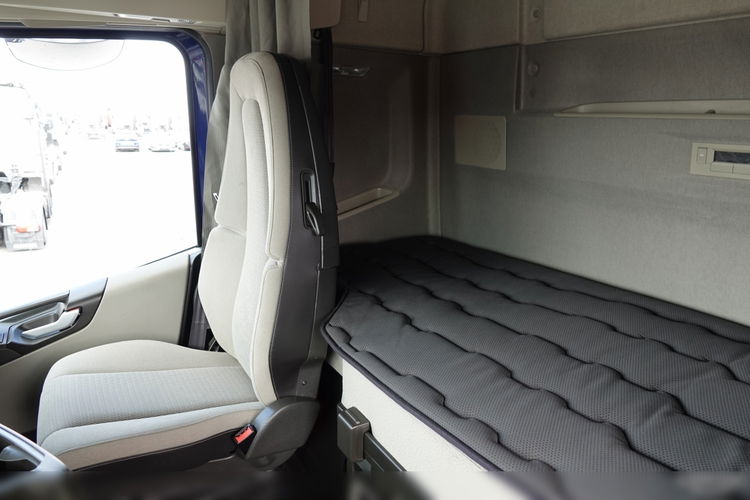 Volvo FH 500 / KLIMA POSTOJOWA / OPONY 100% / PO KONTRAKCIE SERWISOWYM / SPROWADZONY zdjęcie 25