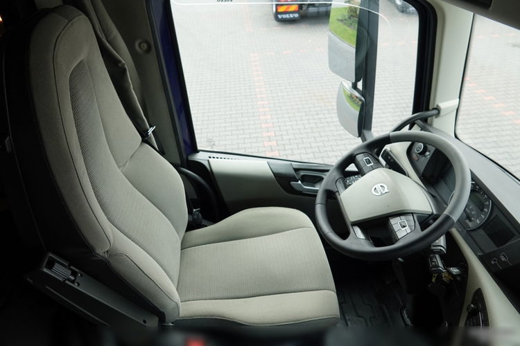 Volvo FH 500 / KLIMA POSTOJOWA / OPONY 100% / PO KONTRAKCIE SERWISOWYM / SPROWADZONY zdjęcie 27