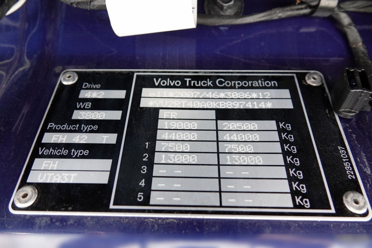 Volvo FH 500 / KLIMA POSTOJOWA / OPONY 100% / PO KONTRAKCIE SERWISOWYM / SPROWADZONY zdjęcie 38