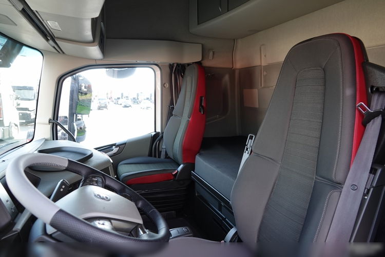 Volvo FH 500 / KLIMA POSTOJOWA / OPONY 100% / PO KONTRAKCIE SERWISOWYM / SPROWADZONY zdjęcie 23